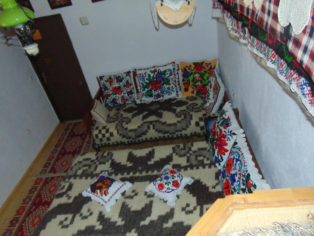 Отель Casutele Din Мойсей Экстерьер фото