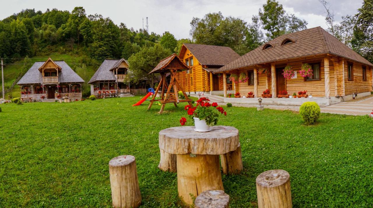 Отель Casutele Din Мойсей Экстерьер фото