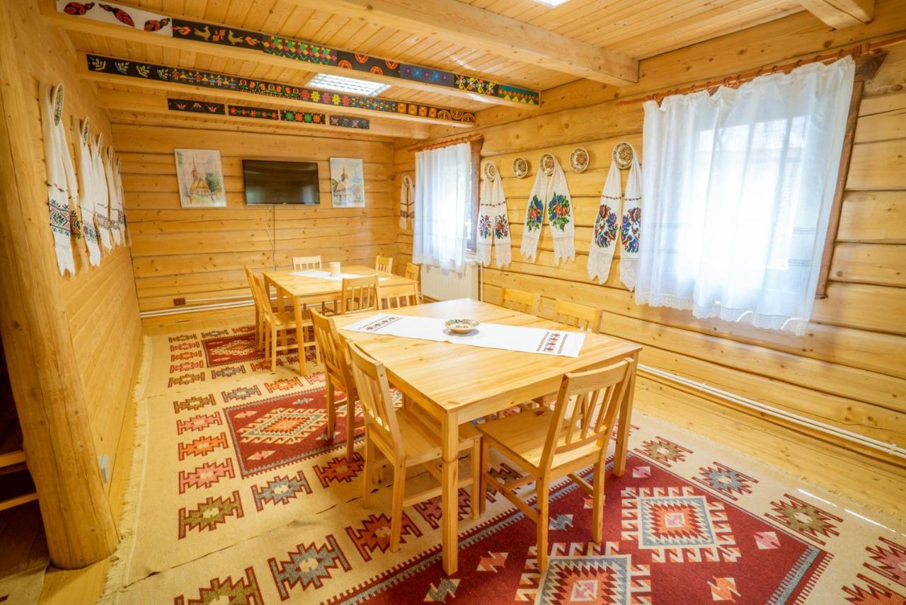Отель Casutele Din Мойсей Экстерьер фото