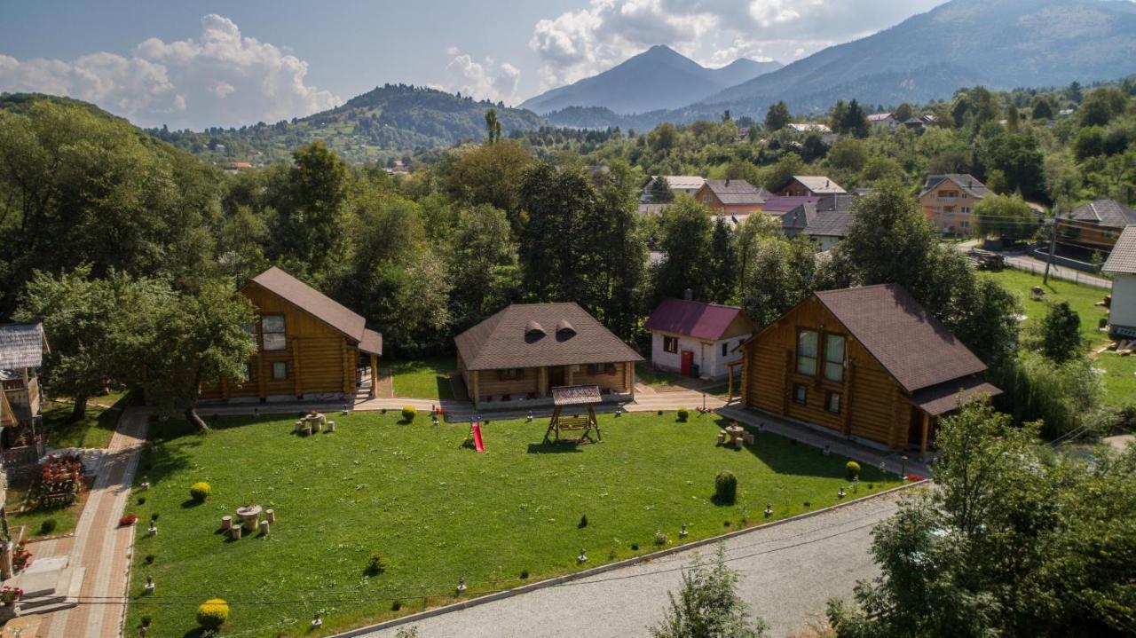Отель Casutele Din Мойсей Экстерьер фото